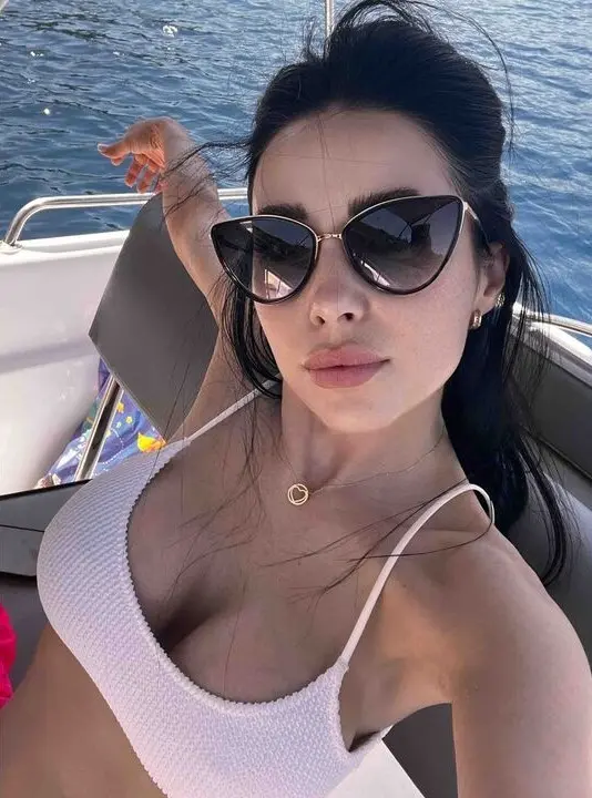 Book A High Profile Call Girl For Enjoying Top Level Sex. 1